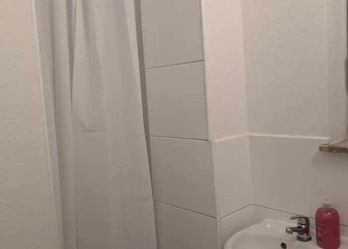 Monteurzimmer Zentral In Апартаменты *